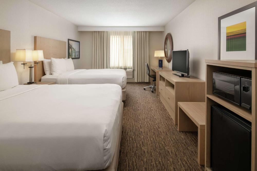 Queen Room with Two Queen Beds interior